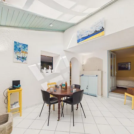 Maison Pour 4, 200 M De La Et A Pied Nyaraló *