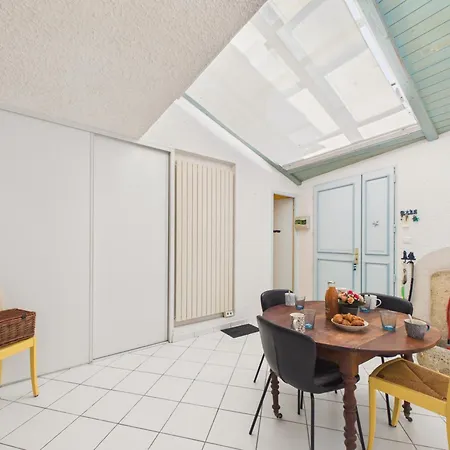 Maison Pour 4, 200 M De La Et A Pied *
