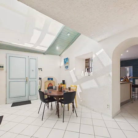 Maison Pour 4, 200 M De La Et A Pied Nyaraló *